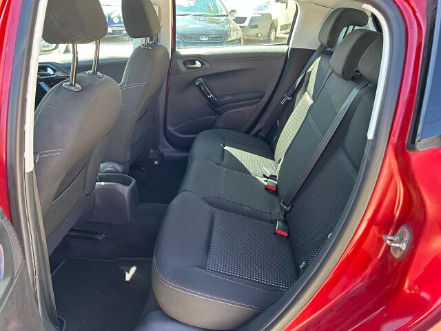 PEUGEOT 208 ALLURE 1.2 E-THP AUTO SPANISH LHD IN SPAIN 113000 MILES SUPERB 2015